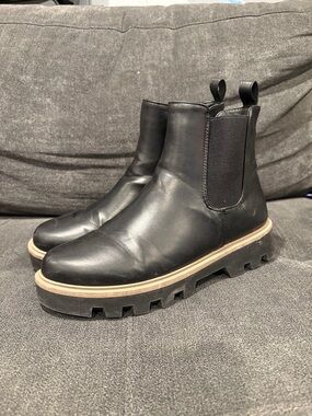 Women’s Black Leather Chelsea Lug Boots - Classic Pull-On Style